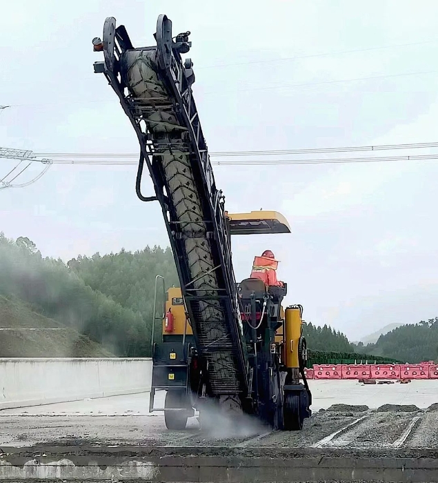 靠譜！徐工銑刨機(jī)化身“護(hù)路使者”助力巴平高速建設(shè)！
