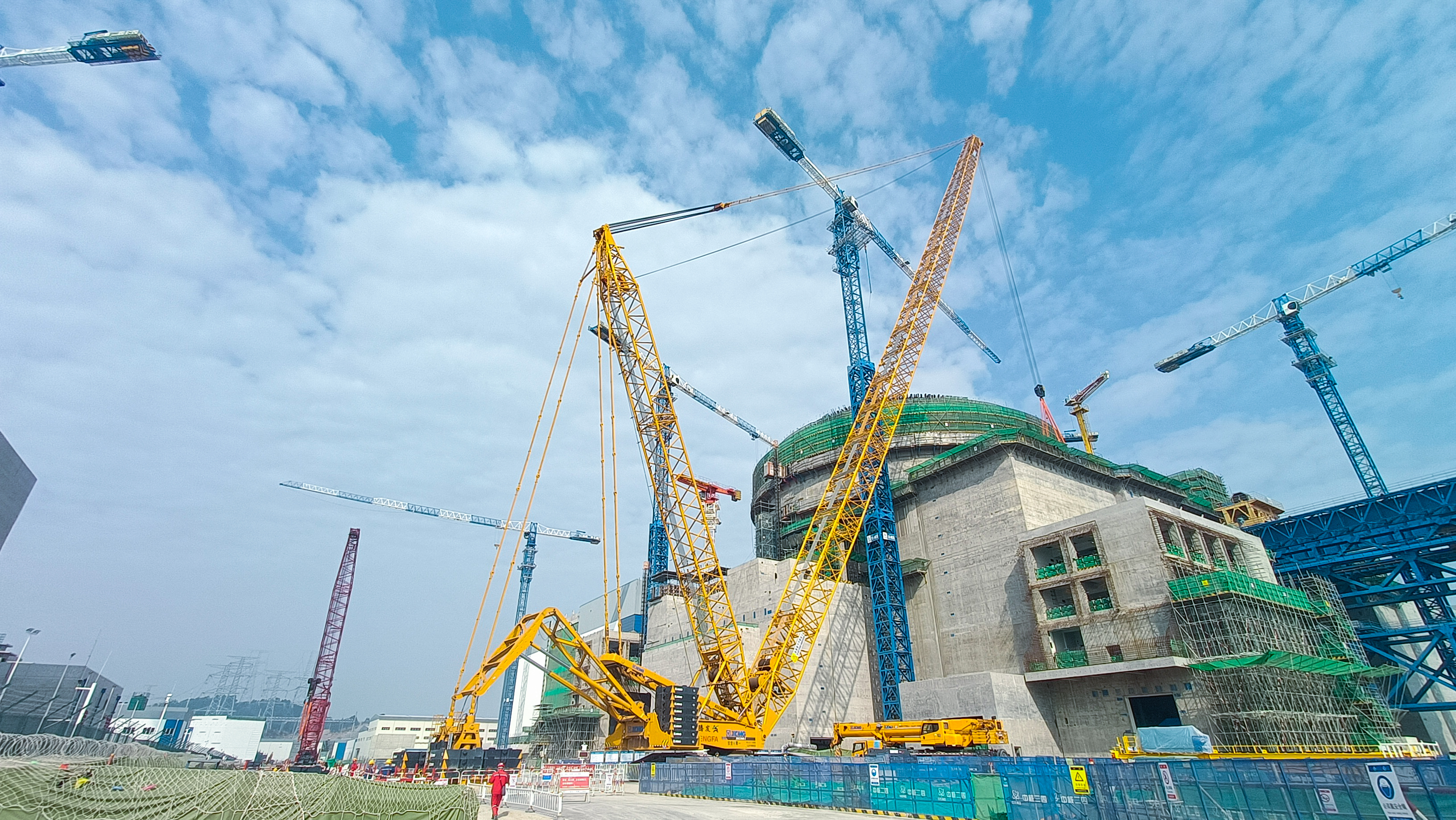 “穩(wěn)”字當頭！徐工XGC800-I履帶起重機助建福建大型核電項目