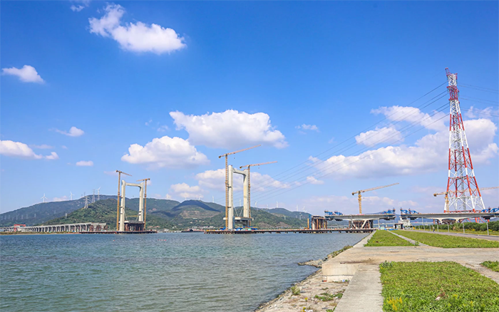 “牽手”群島！徐工塔機助力世界級跨海連島工程刷新“進度條”
