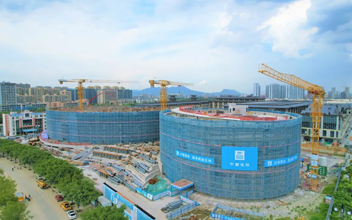逐浪揚帆，徐工塔機吊起蒼南大劇院“鋼鐵脊梁”