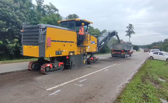 徐工成套道路機(jī)械油面施工，這次在馬來(lái)西亞！