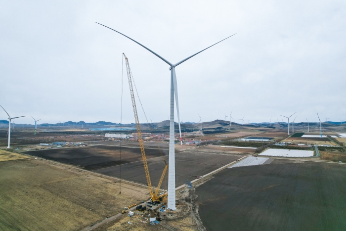 高空之巔，再鑄榮光！XLC18000M助力大型風電場首臺185米風機成功吊裝