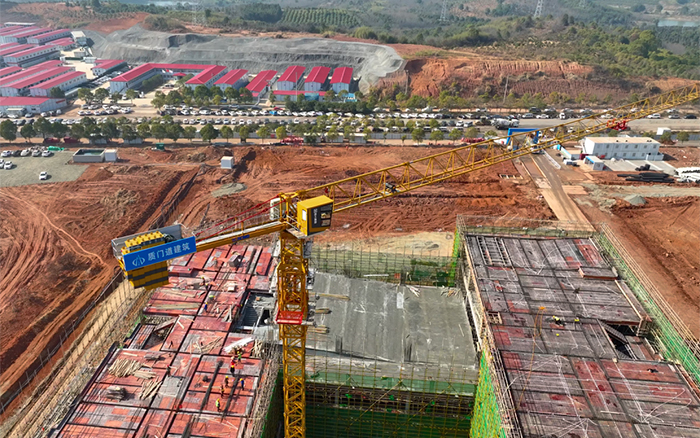 跑出加速度！37臺徐工塔機批量助建