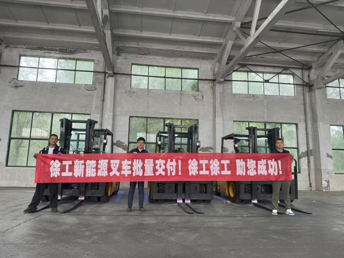 品質(zhì)與服務(wù)共拓市場(chǎng)新局！徐工孔雀叉車賦能冶金行業(yè)